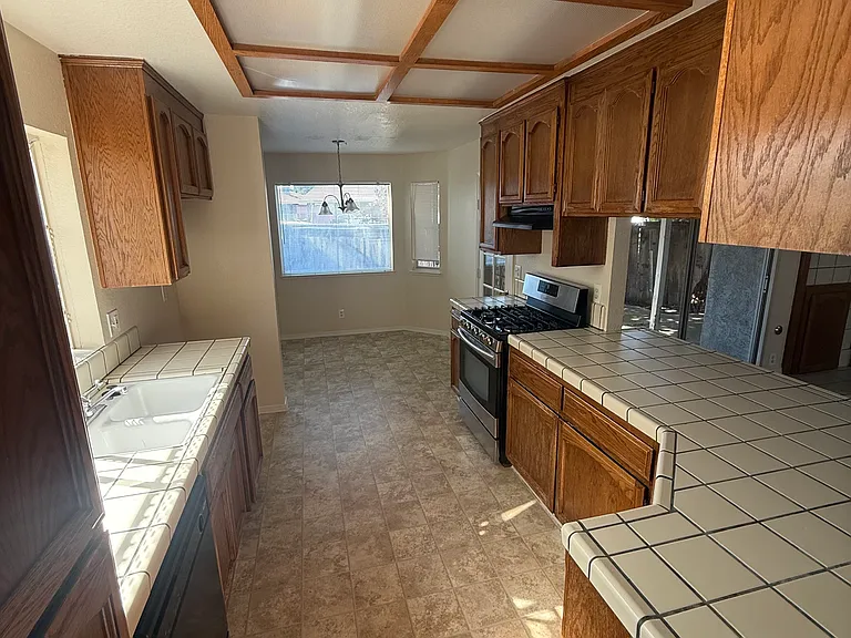 234 Laurelwood Cir — Photo 5