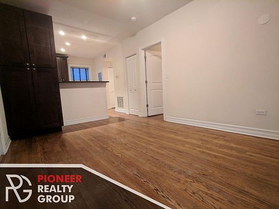 2nd image of 3806 N Sheffield Ave #1MB