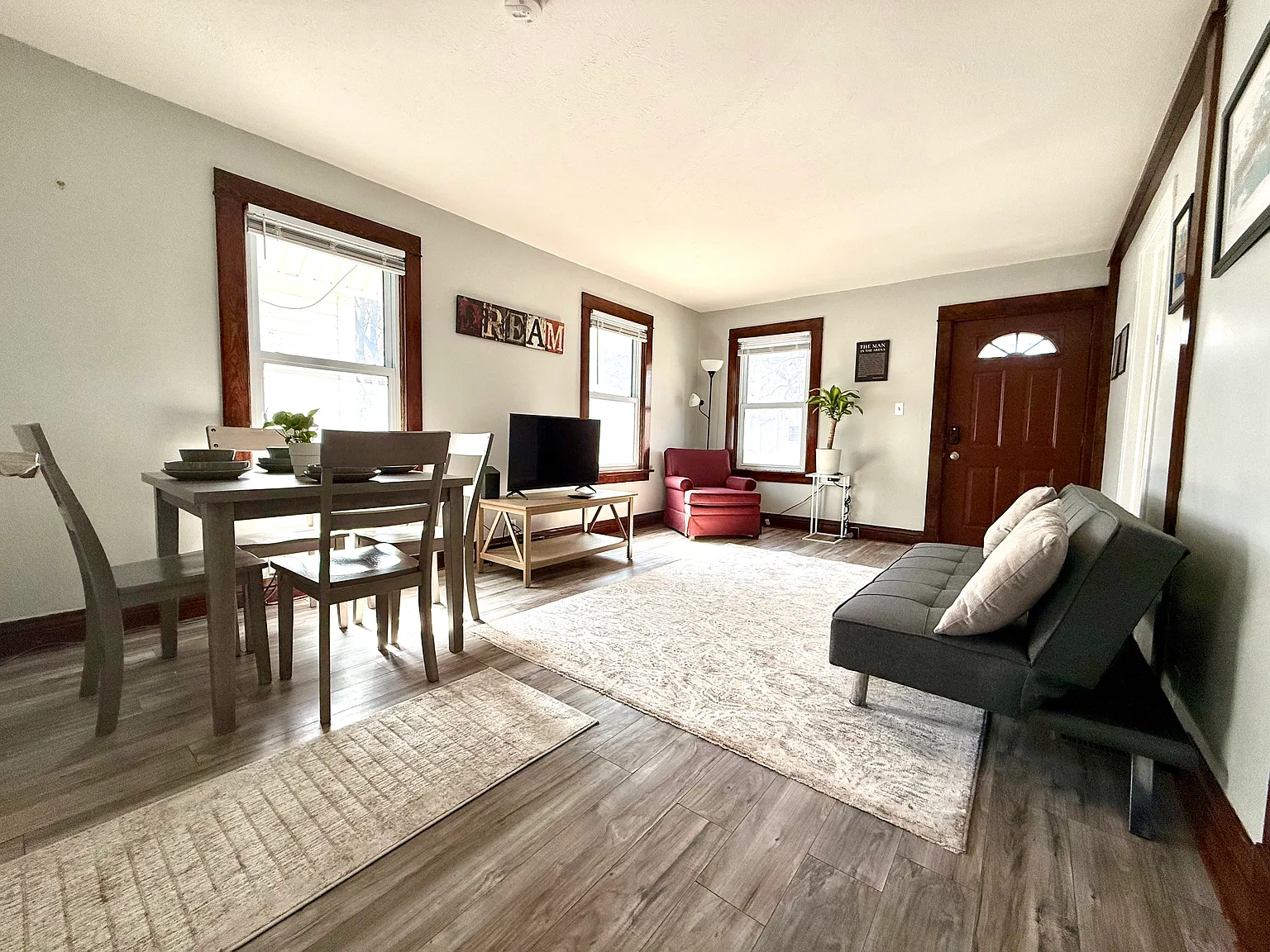4 bed, 2.5 bath, 1400 sqft, $850 — Photo 3
