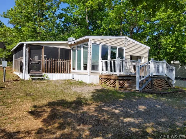 335 Allegheny Dr, Bracey, VA 23919