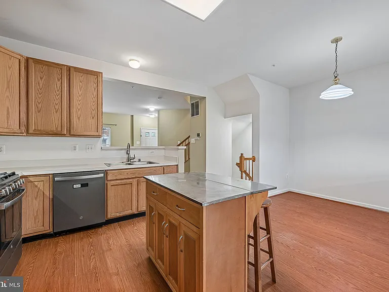 1724 Emory St — Photo 20