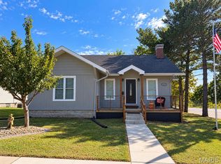 123 W 5th St, Roxana, IL 62084