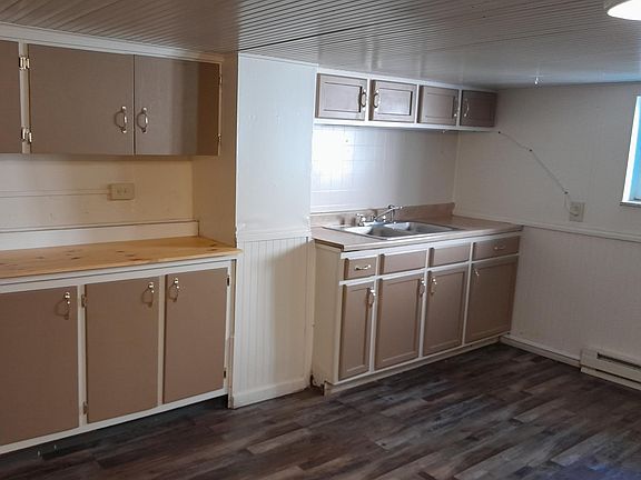 Kitchen (right side)