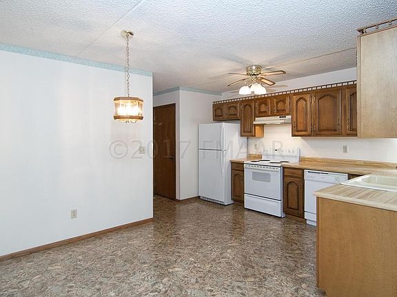 Kitchen & Dining Area