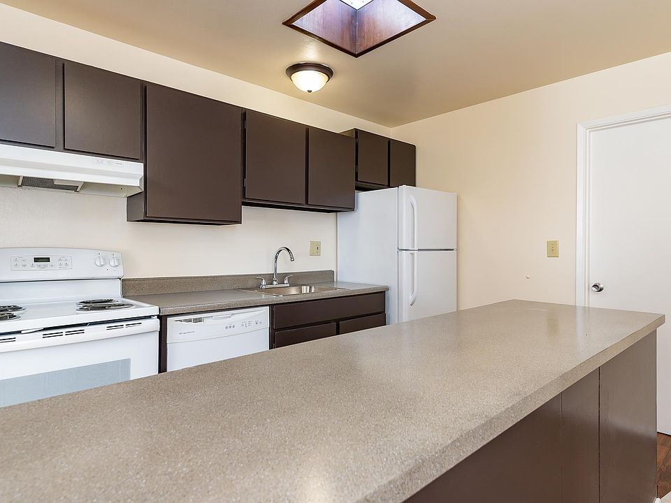 Raleigh Scholls Apartments ; Kitchen