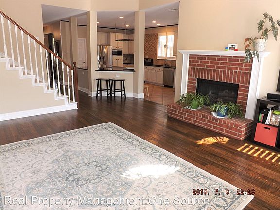 5th image of 609 Herefordshire Ln
