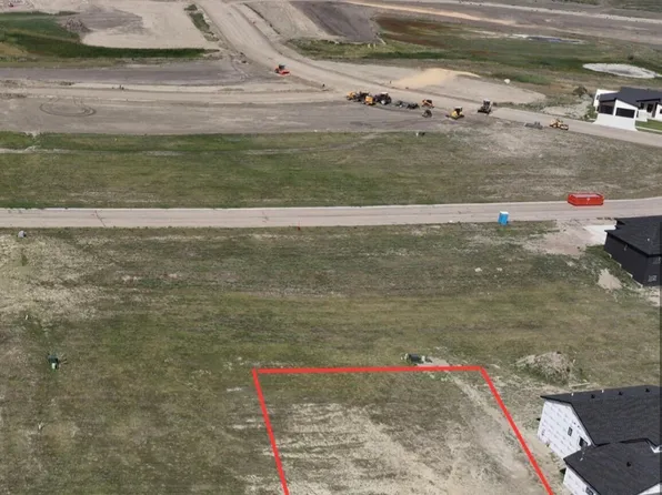 5718 Theodore Ln, Bismarck, ND 58503