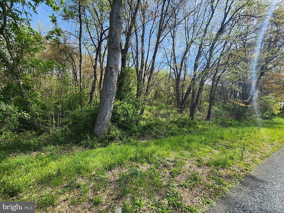 2nd image of Towhee Rd