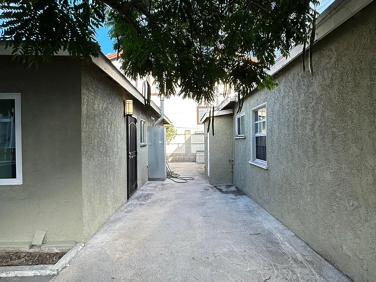 1702 Felton Ln — Photo 9