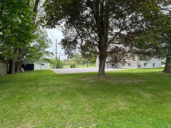 4th image of 395 Pine St E