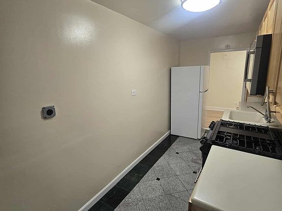 4th image of 226-26 Union Tpke 1c-floor 1
