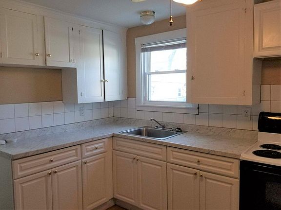 2nd image of 141 Pullman Ave