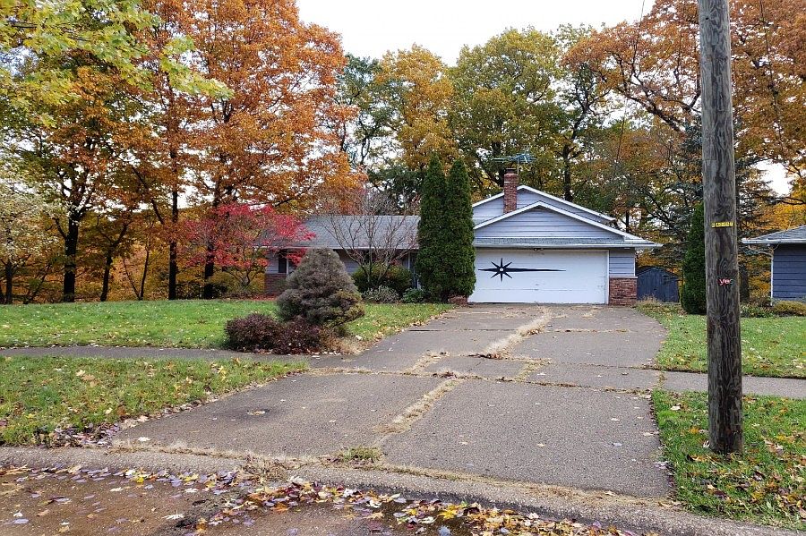 1st image of 339 Balmoral Dr