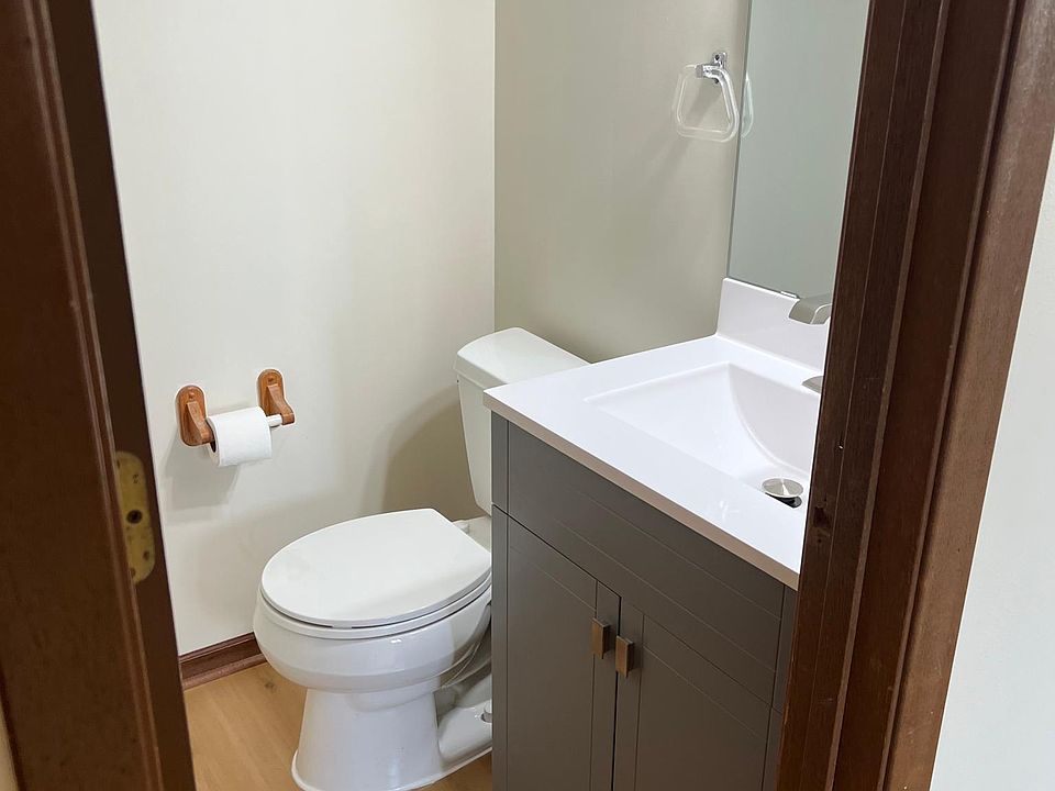 Downstairs 1/2 Bath