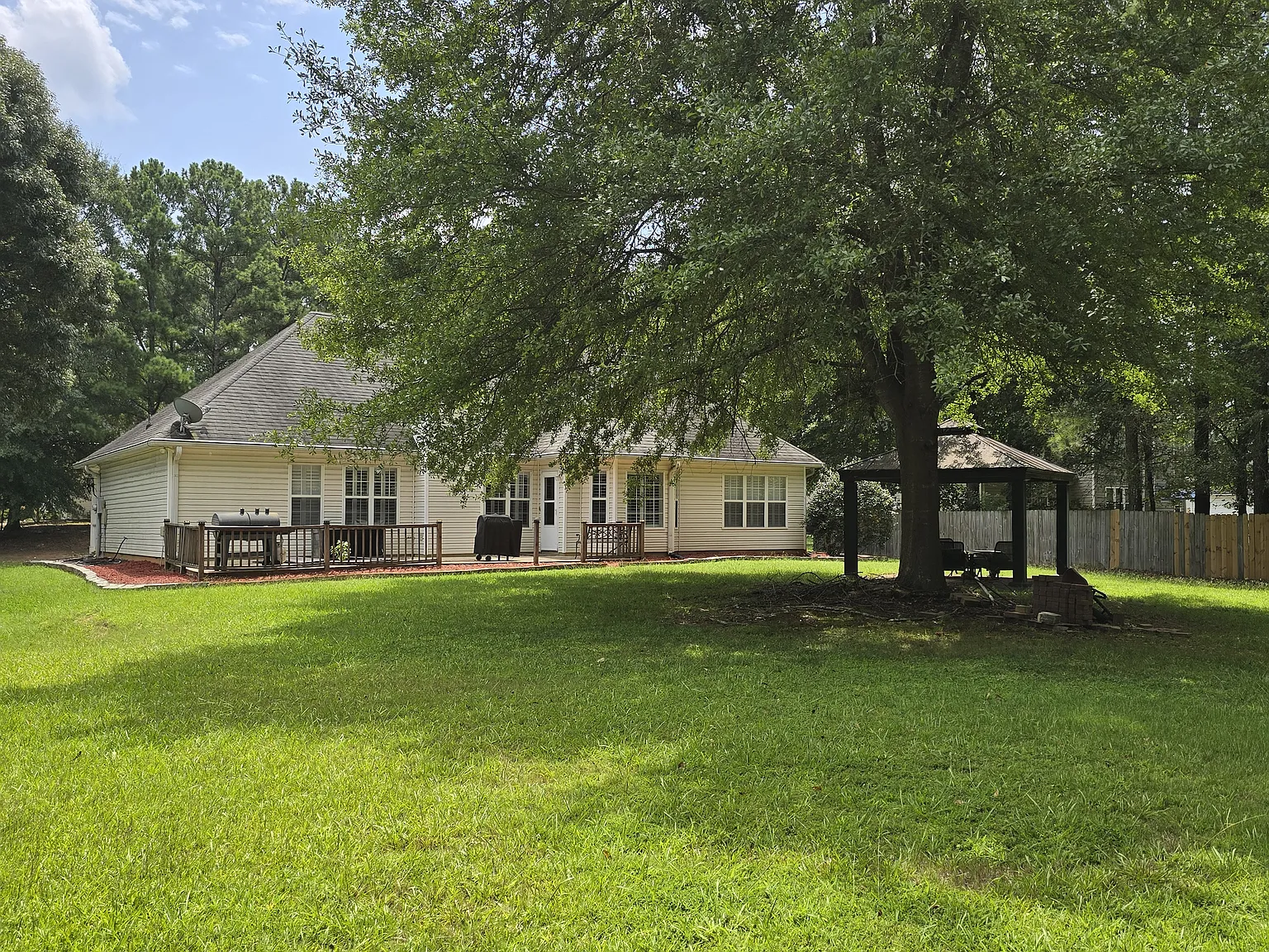 3 bed, 1943 sqft, $2,100 — Photo 4