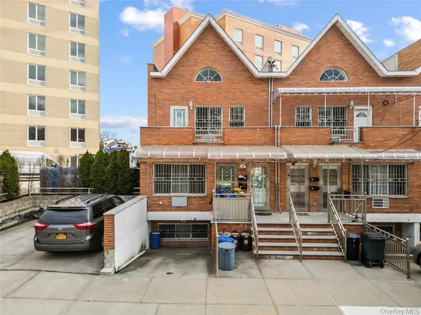 183-26 Booth Memorial Avenue image 1 of 24