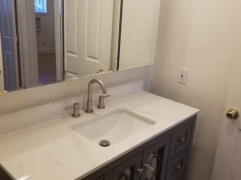 402 S Laurel St — Photo 7