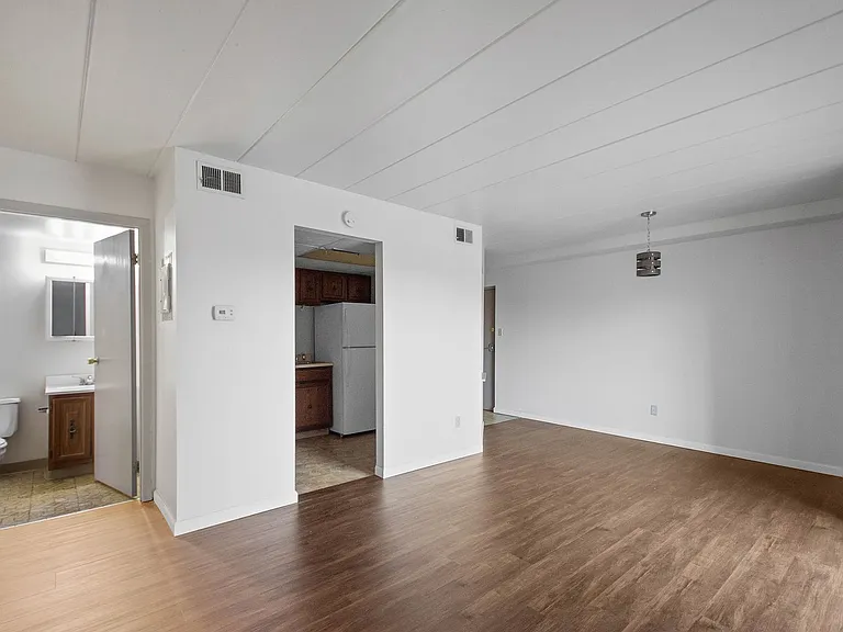 2860 Washington Blvd — Photo 12