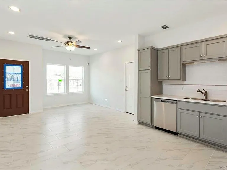 11623 Waldemar Dr — Photo 12