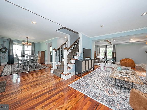 3rd image of 3 Iroquois Dr