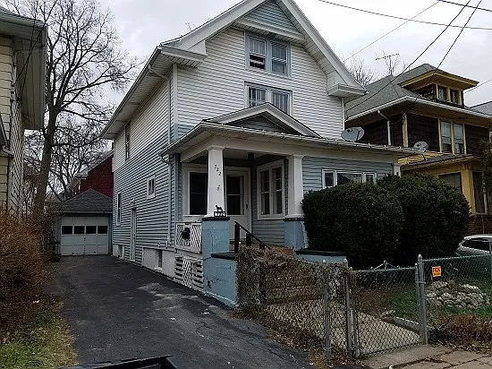 722 Townsend Pl — Photo 1