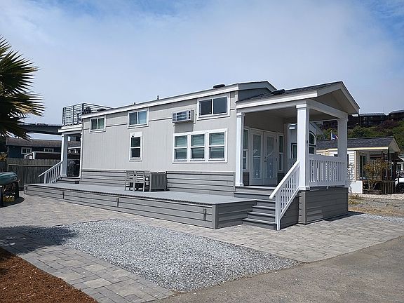4th image of 32200 N Harbor Dr Space 18