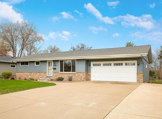 932 Clay St S, Shakopee, MN 55379