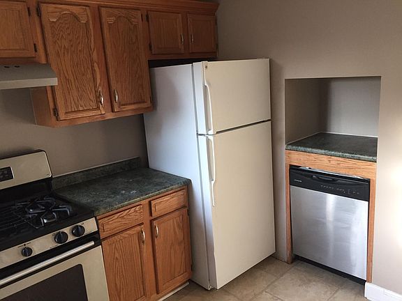 3rd image of 119 E Main St #119