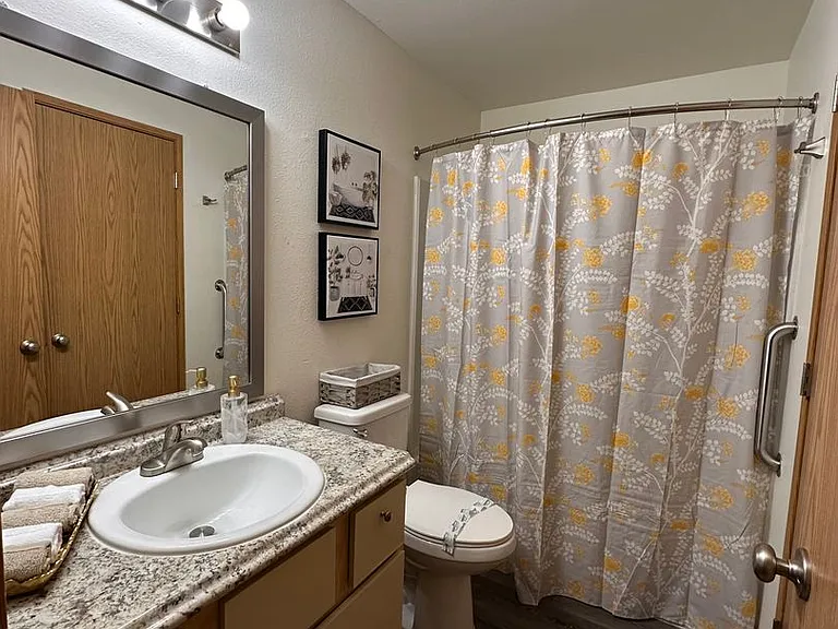 Willow Creek Apartments — Photo 11