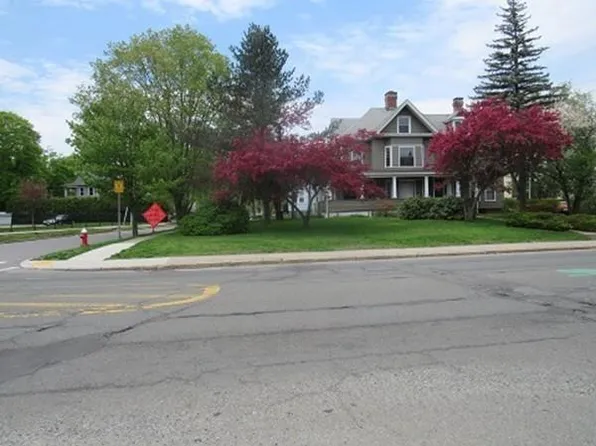 2027-2029 Northampton St, Holyoke, MA 01040