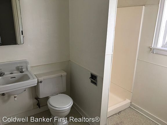 5th image of 40 1/2 S Clinton St #3316448
