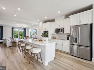 2101 Acadia Rd, Herndon, VA 20170