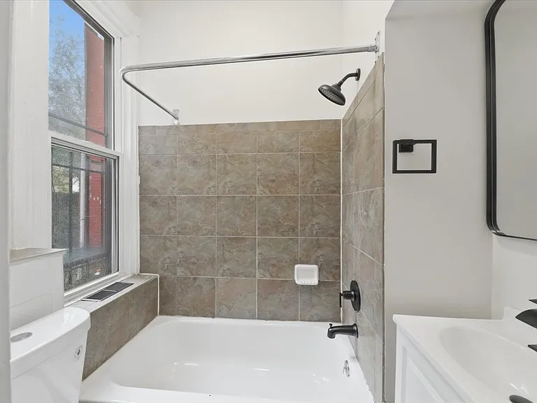 2502 Halstead St — Photo 18