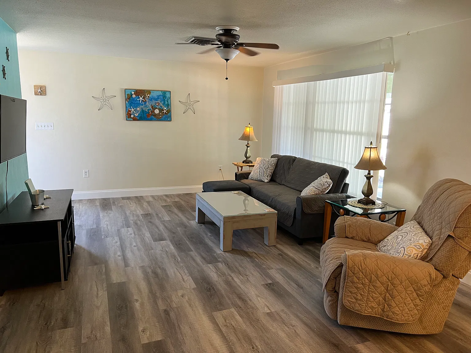 1406 N Saturn Ave — Photo 4