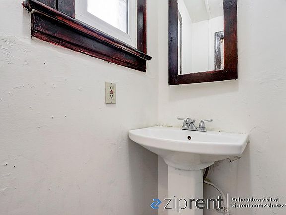 5th image of 44 W Acacia St #3