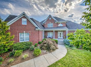 8005 Blacksmith Ct, Louisville, KY 40291