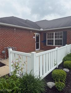 129 Woodbury Glen St, Hartville, OH, 44632