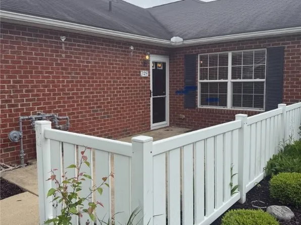 129 Woodbury Glen St, Hartville, OH 44632