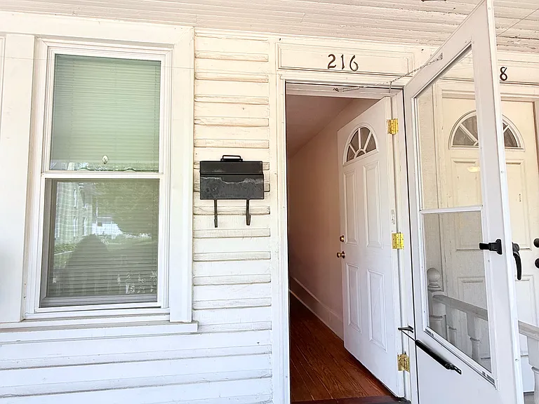 216 N Main St — Photo 2