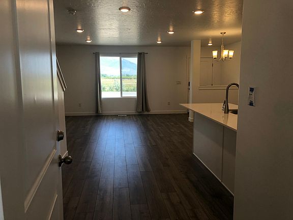 3rd image of 244 N Mine Ct