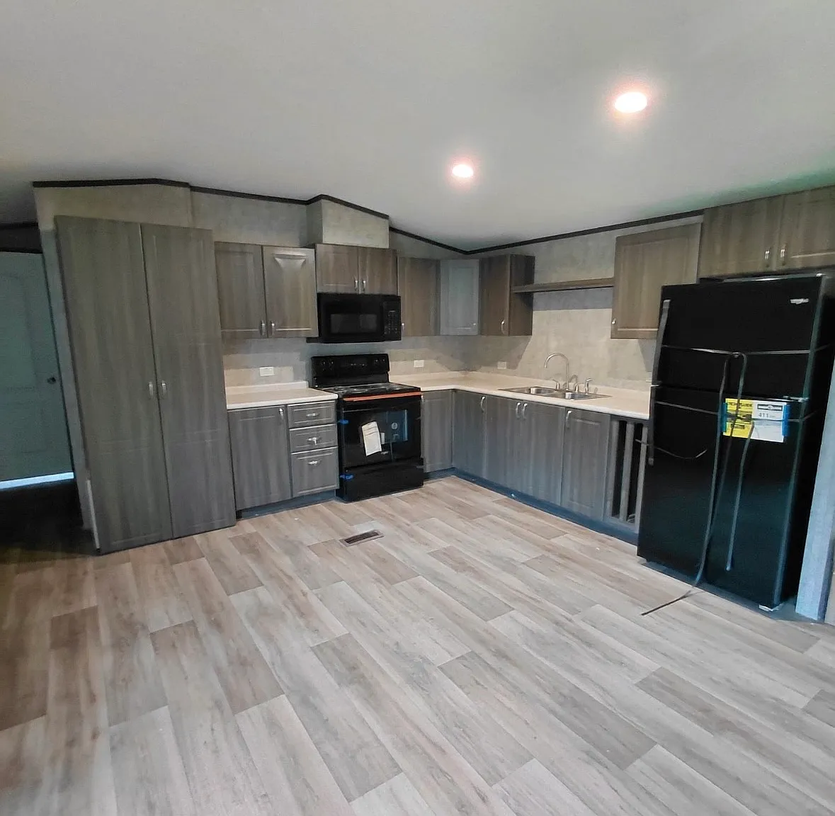 3 bed, $1,275 — Photo 1
