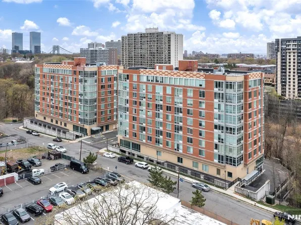 600 12th St APT 308, Palisades Park, NJ 07650
