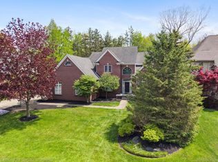 27852 Larson Ln, Farmington Hills, MI 48331