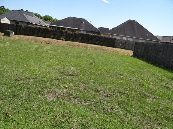 2nd image of 26396 Maplewood Dr