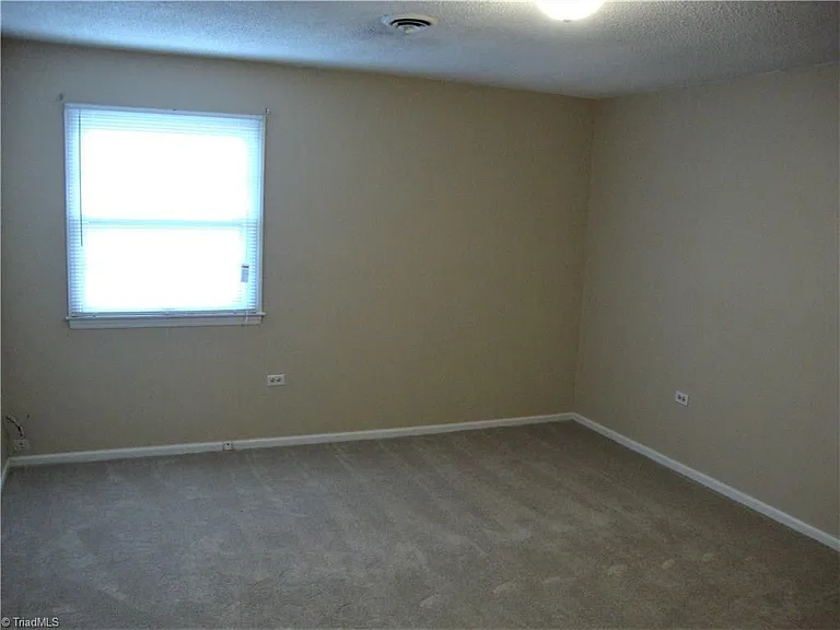 101 Oxford Pl #4 — Photo 7