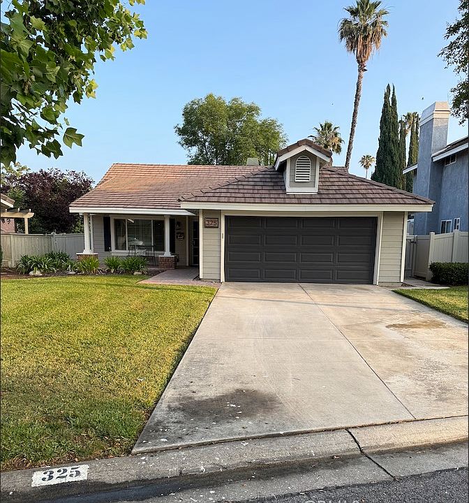 1st image of 325 Van Ness Ln