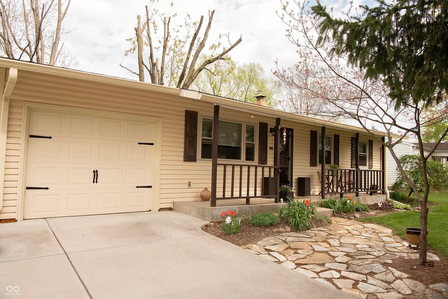 222 Westlea Dr photo 1