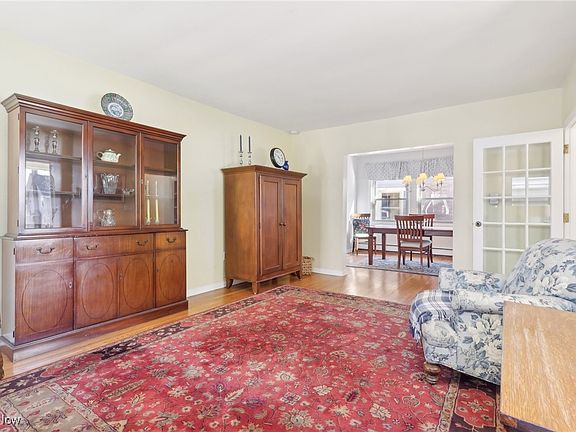 4th image of 1087 Erie Cliff Dr
