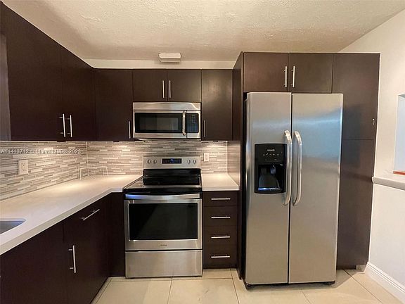 3rd image of 5170 SW 40th Ave APT 25E