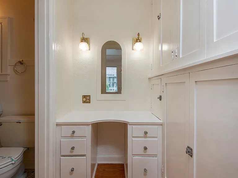 608 Belmont Ave E — Photo 9